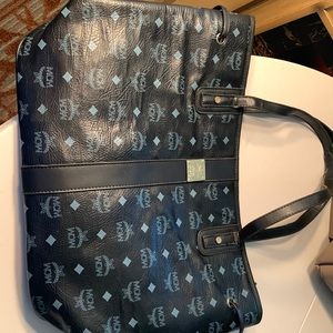 Mcm black tote m1976